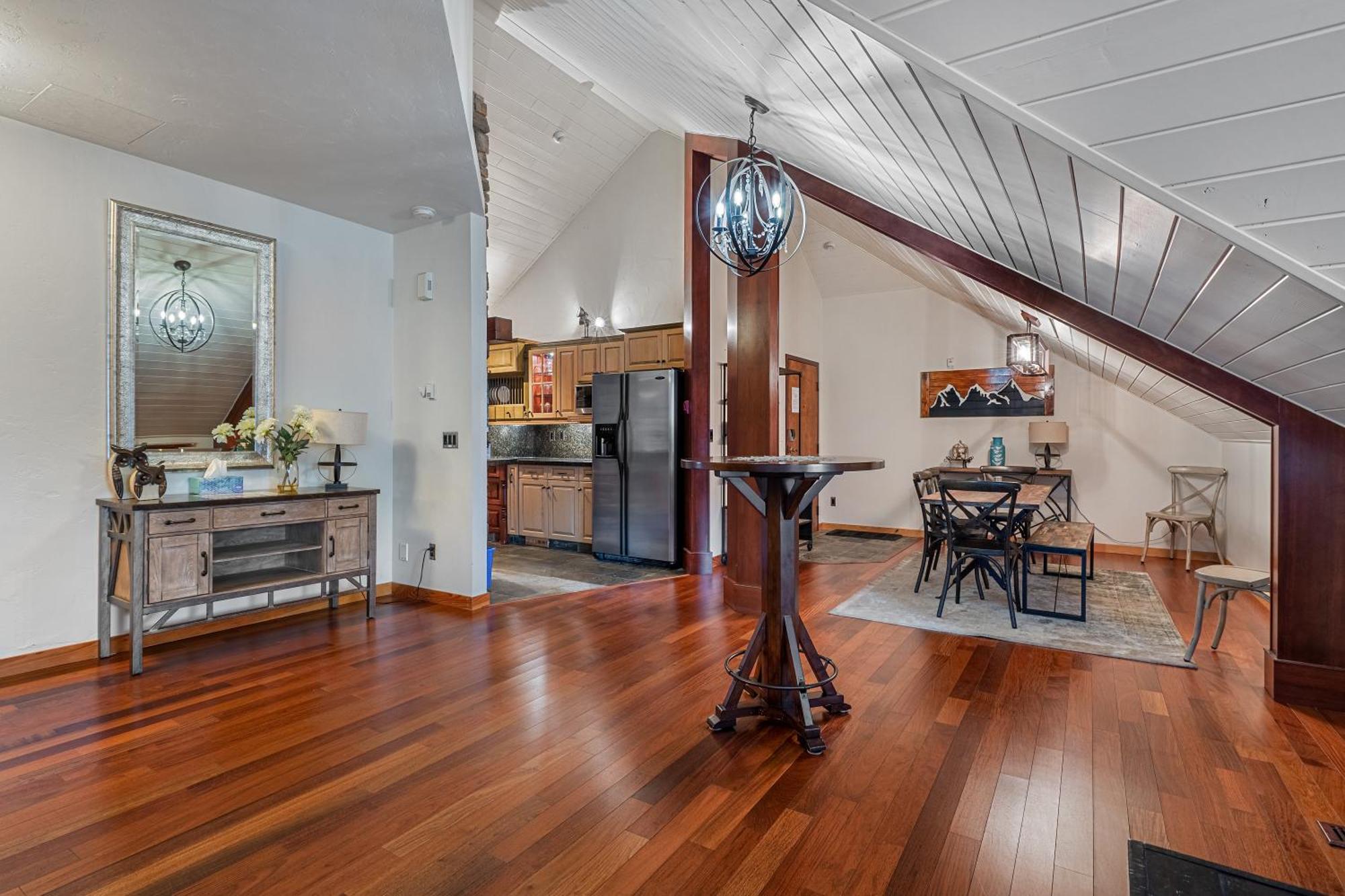 Parkland301 Sunlit 2,000 Ft² Penthouse With Mtn View Apartment Canmore Exterior photo