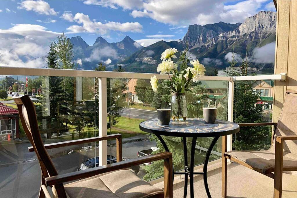 Parkland301 Sunlit 2,000 Ft² Penthouse With Mtn View Apartment Canmore Exterior photo